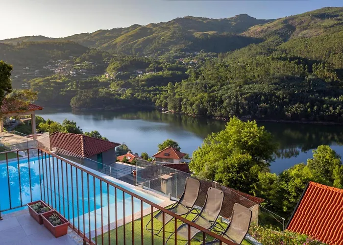 Casa Pinhao De Sousa 비에이라도미노