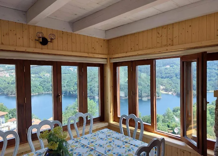 Casa Pinhao De Sousa 비에이라도미노